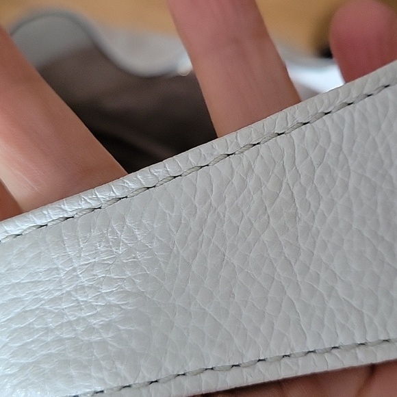 Michael Kors Elegant White Leather Hobo Bag - Picture 5 of 7